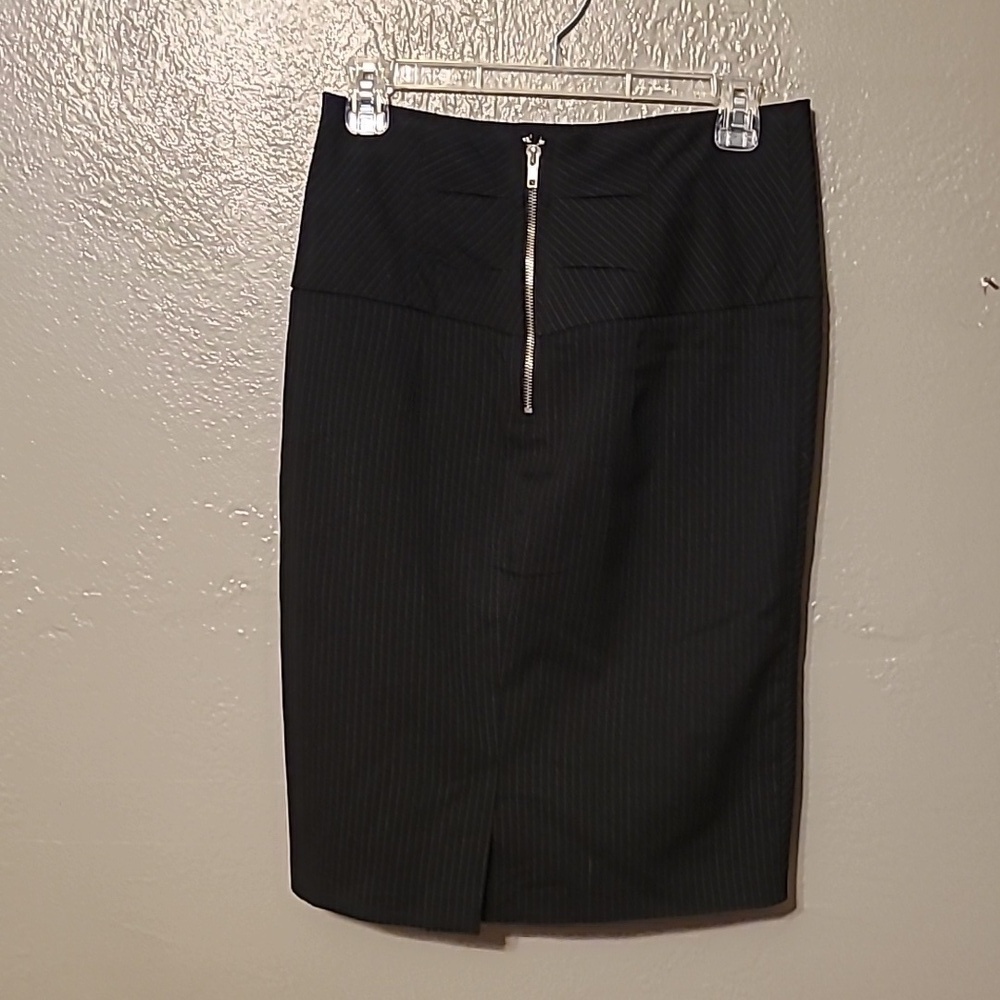 Stoosh women's juniors Classy pencil skirt black w/ white pin stripes size 9 EUC - Picture 2 of 9